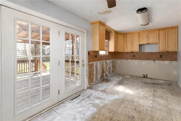 $224,900 | 1103 Northeast Columbus Street, Lee's Summit, MO 64086