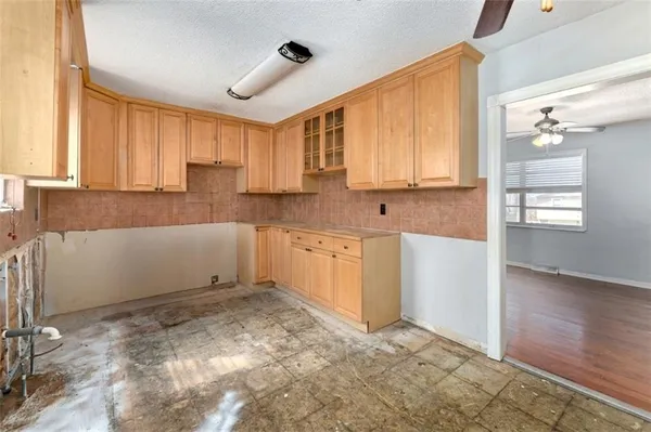 $219,900 | 1103 Northeast Columbus Street, Lee's Summit, MO 64086