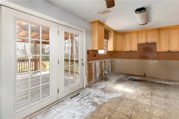 $219,900 | 1103 Northeast Columbus Street, Lee's Summit, MO 64086