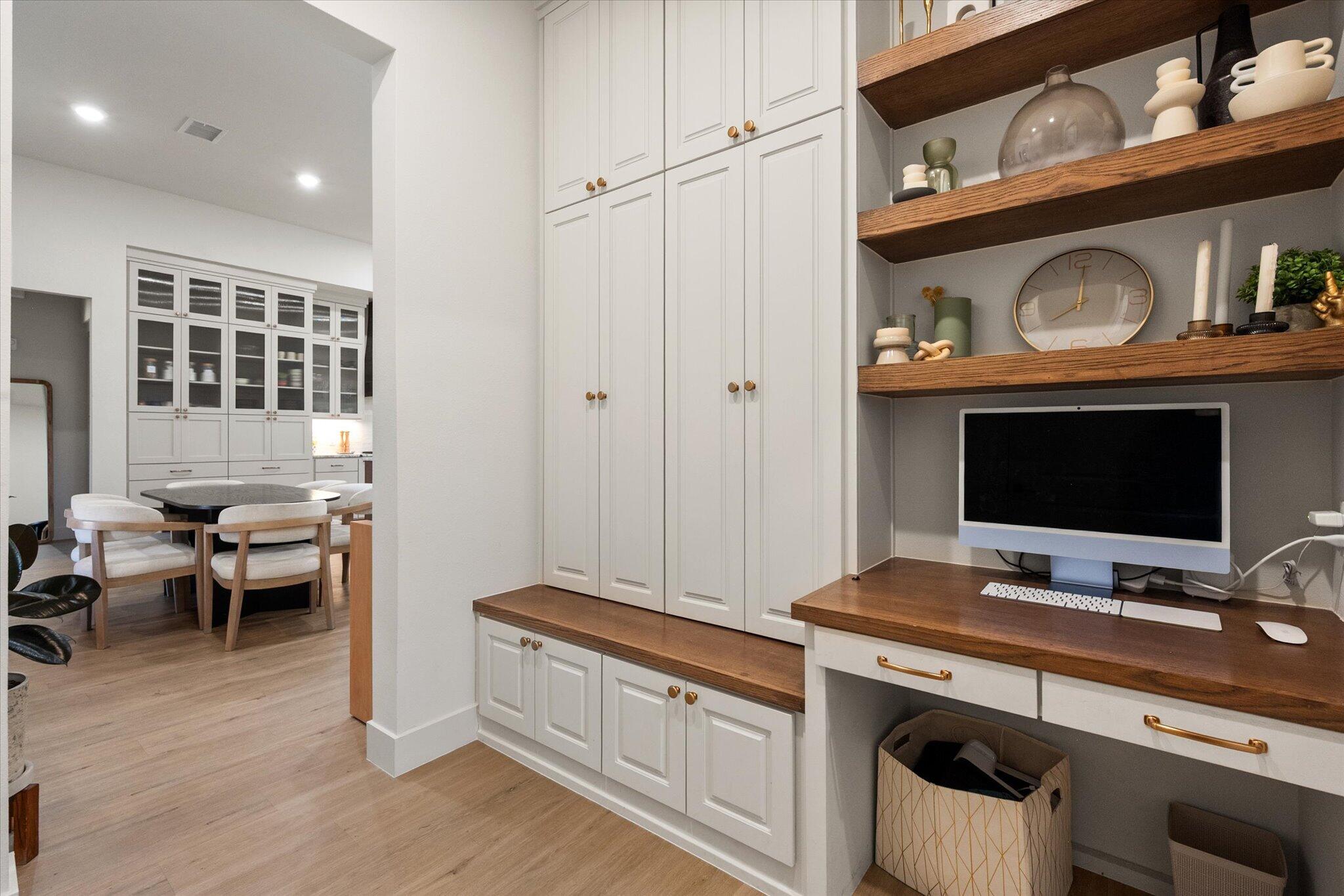 4026 136th Street Lubbock, TX 79423 - Photo 27 of 40 a very nice looking room with a big room