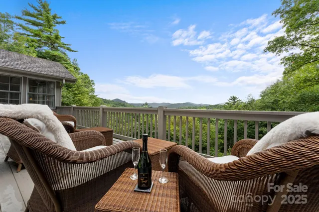 $1,890,000 | 1031 West Rochester Drive, Unit 9, Cashiers, NC 28717
