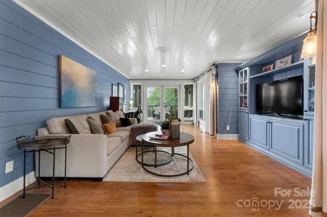 $1,890,000 | 1031 West Rochester Drive, Unit 9, Cashiers, NC 28717