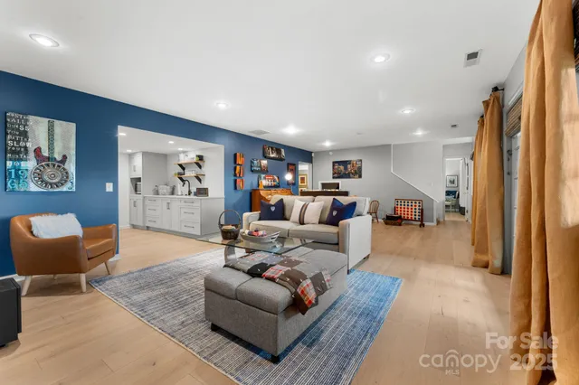 $1,890,000 | 1031 West Rochester Drive, Unit 9, Cashiers, NC 28717