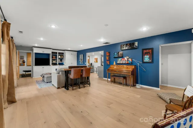 $1,890,000 | 1031 West Rochester Drive, Unit 9, Cashiers, NC 28717