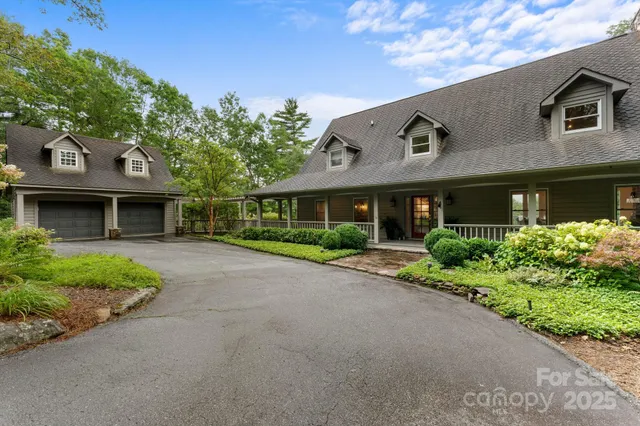 $1,890,000 | 1031 West Rochester Drive, Unit 9, Cashiers, NC 28717