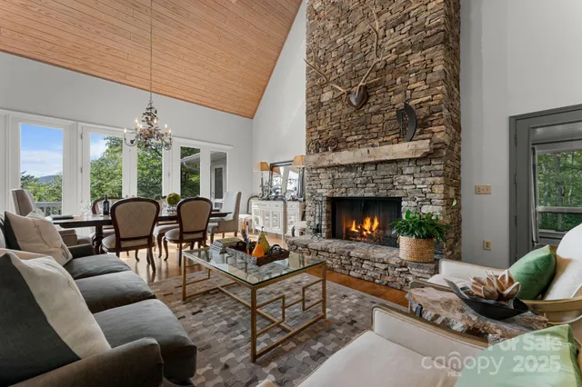 $1,890,000 | 1031 West Rochester Drive, Unit 9, Cashiers, NC 28717