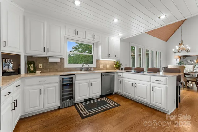 $1,890,000 | 1031 West Rochester Drive, Unit 9, Cashiers, NC 28717