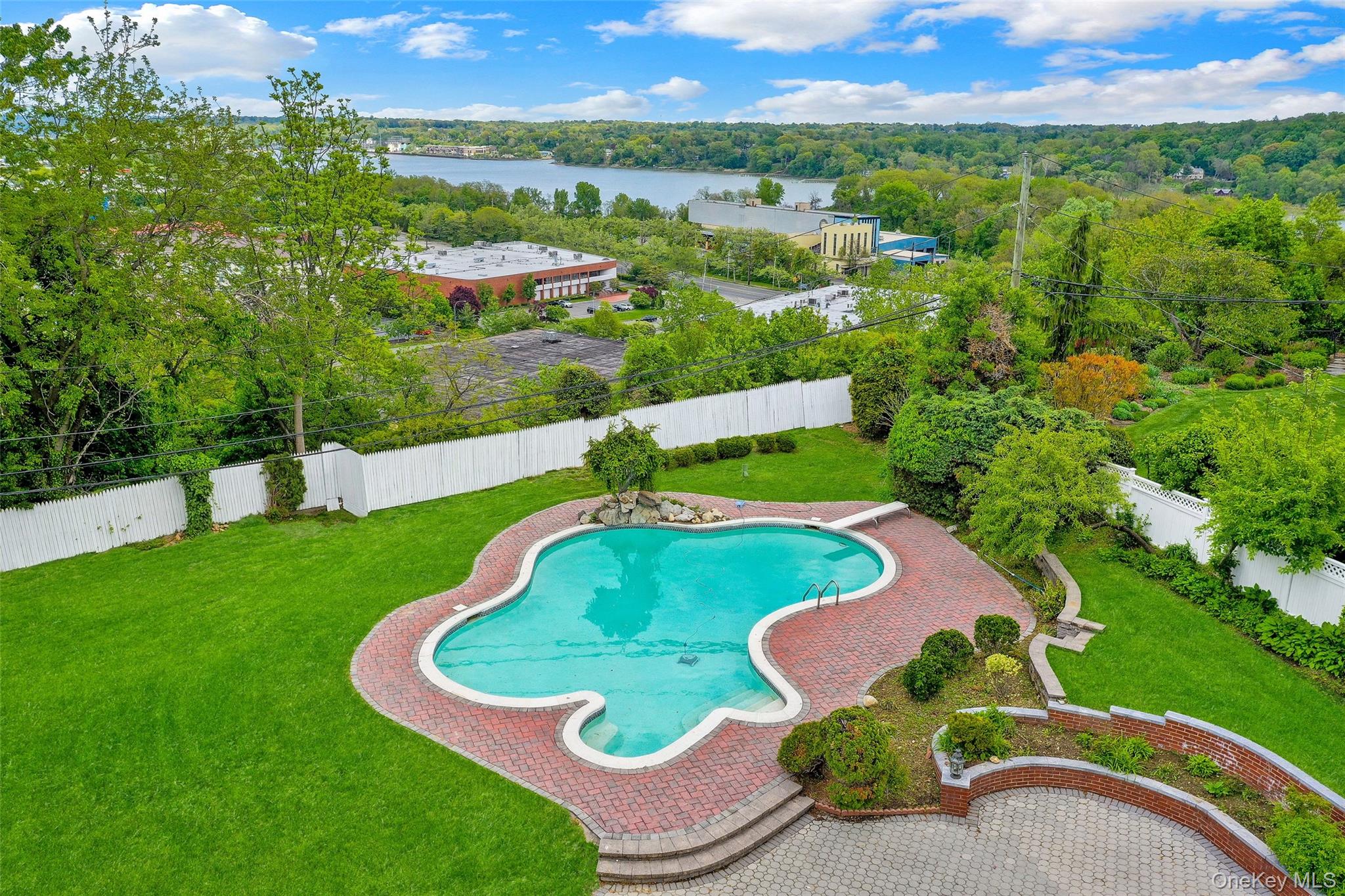 52 Woodland Road Roslyn, NY 11576 - Photo 47 of 50 Aerial