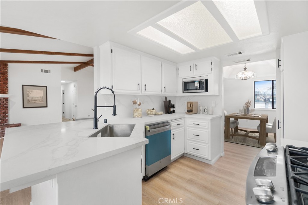 9239 Hickory Avenue Hesperia, CA 92345 - Photo 7 of 43