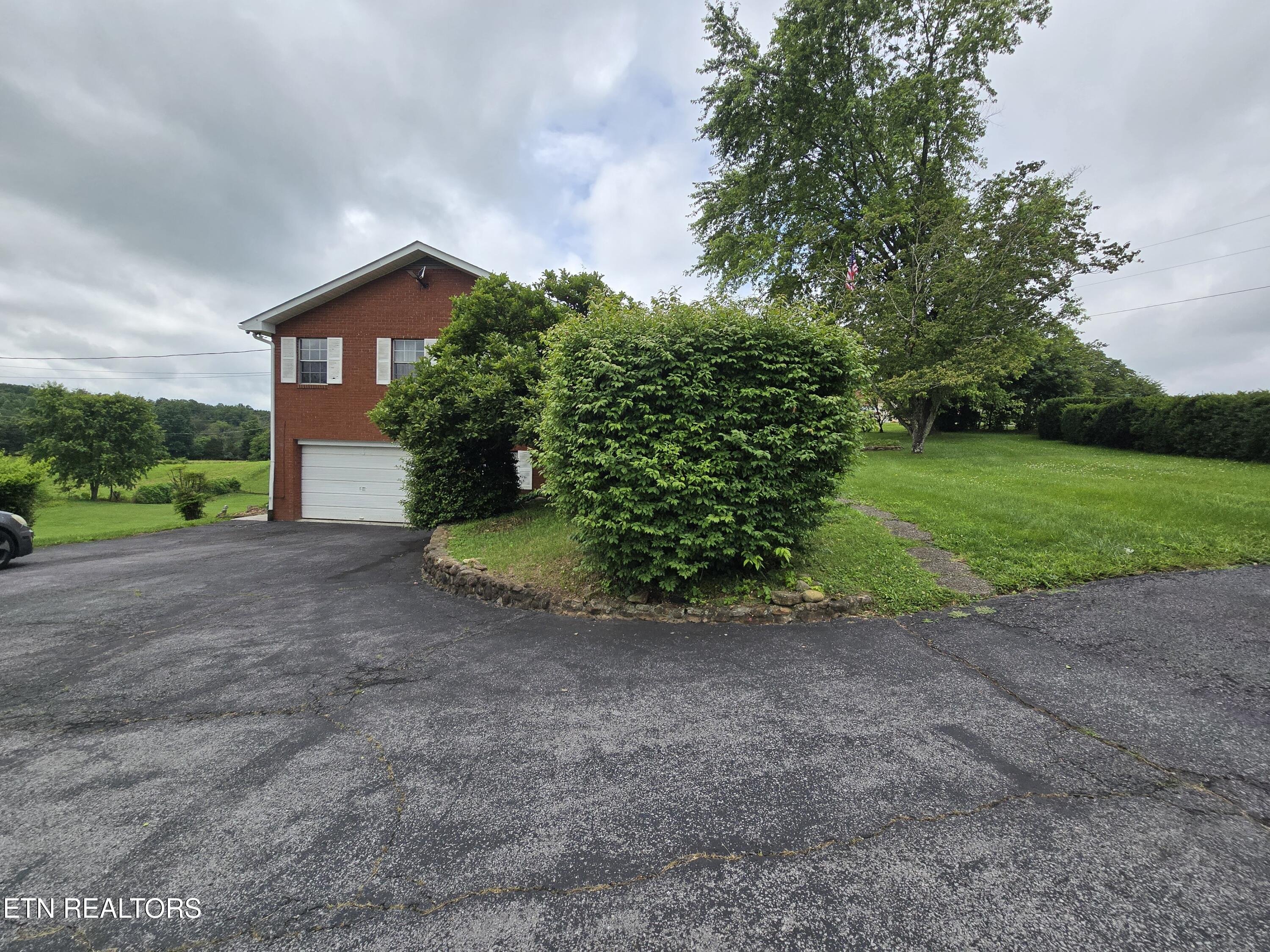 150 Kincaid Road Harrogate, TN 37752 - Photo 4 of 41 20250613_111225