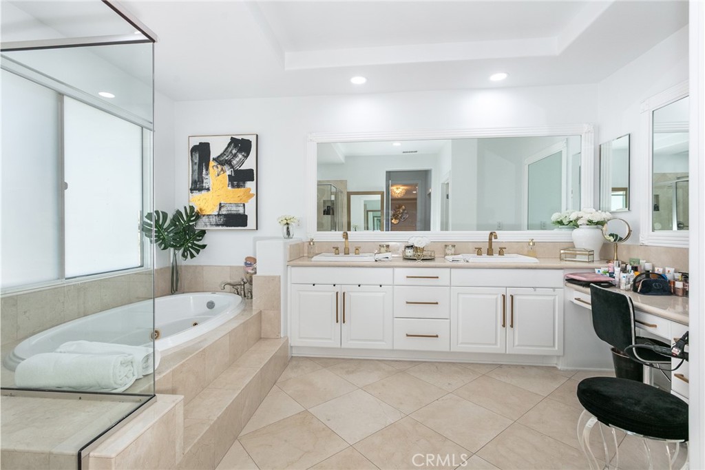 20423 Via Botticelli Porter Ranch, CA 91326 - Photo 21 of 48 Main bath