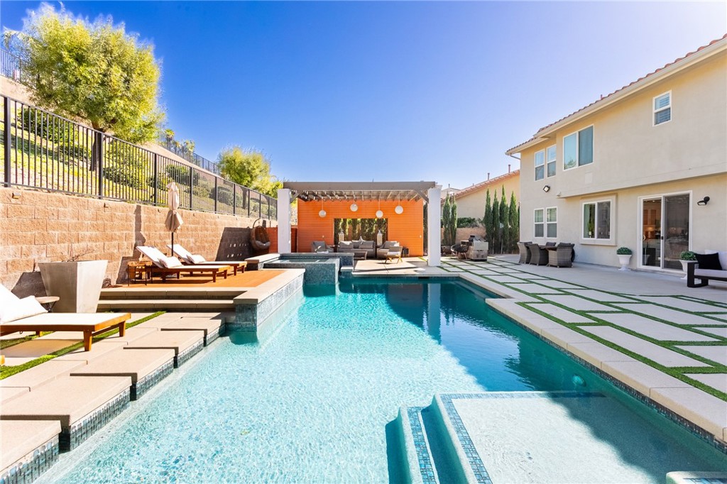 20423 Via Botticelli Porter Ranch, CA 91326 - Photo 32 of 48 Pool