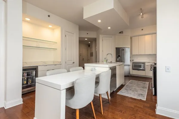 $365,000 | 717 Riverside Drive, Unit 201, Memphis, TN 38103