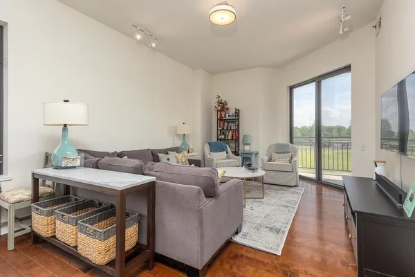 $365,000 | 717 Riverside Drive, Unit 201, Memphis, TN 38103