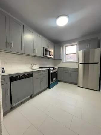 $2,400 | 660 Hemlock Street | City Line