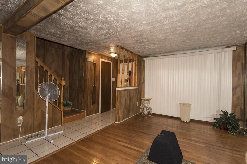 2409 Ridgely Street Baltimore, MD 21230 - Photo 8 of 19 Living Room