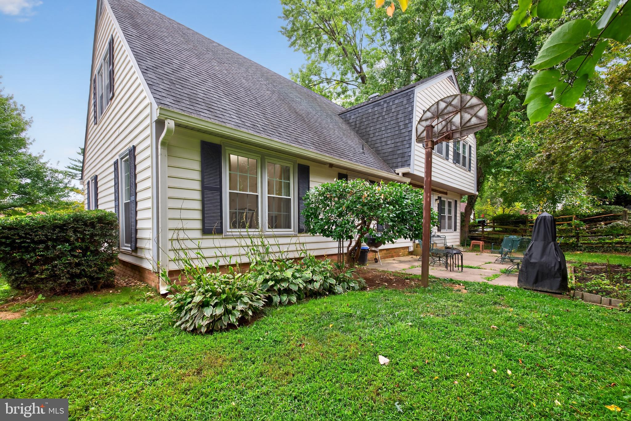 20080 Doolittle Street Gaithersburg, MD 20886 - Photo 42 of 48 a front view of a house with garden