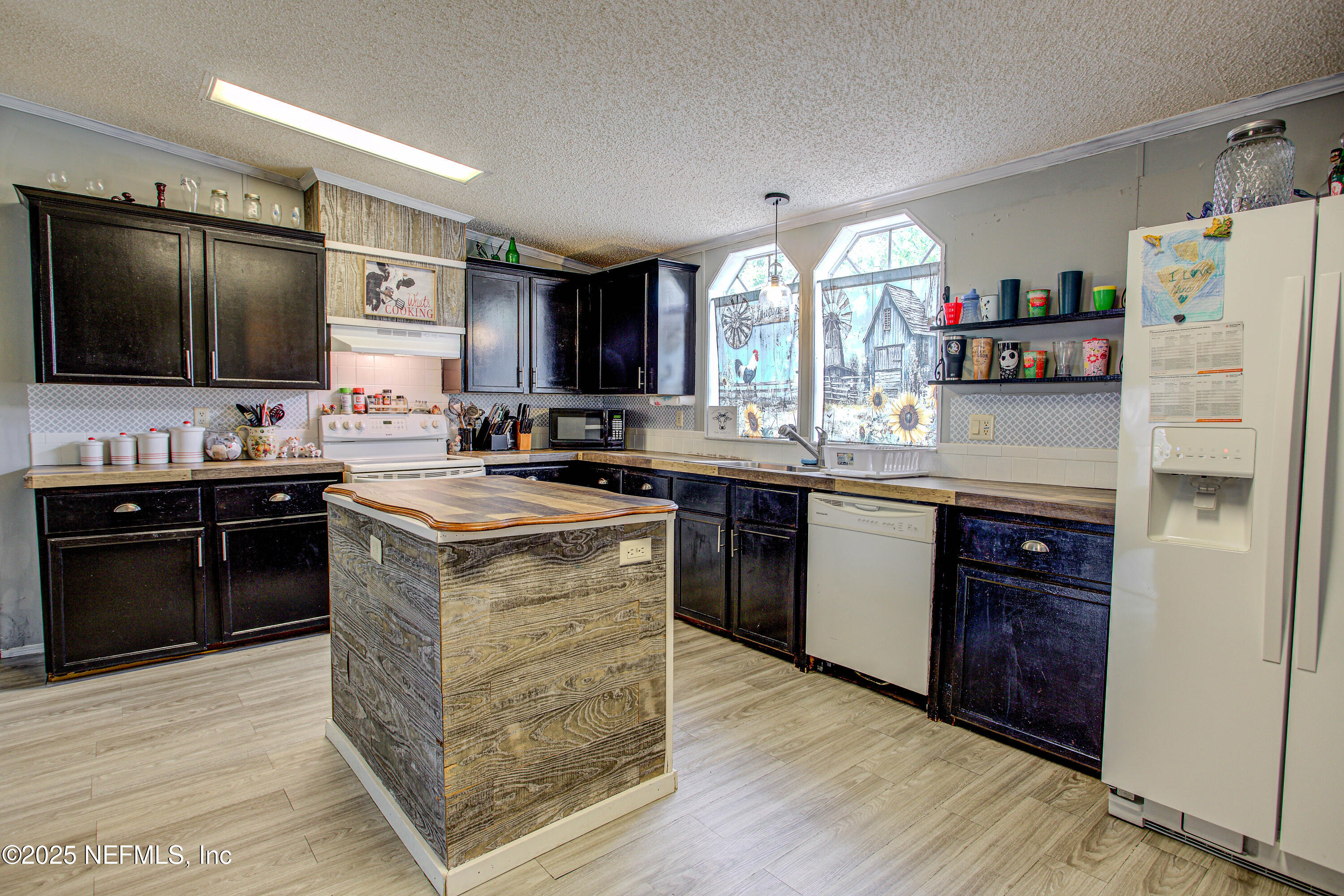 7630 Oak Forest Road Keystone Heights, FL 32656 - Photo 20 of 70 a kitchen with stainless steel appliances granite countertop a stove refrigerator and a microwave