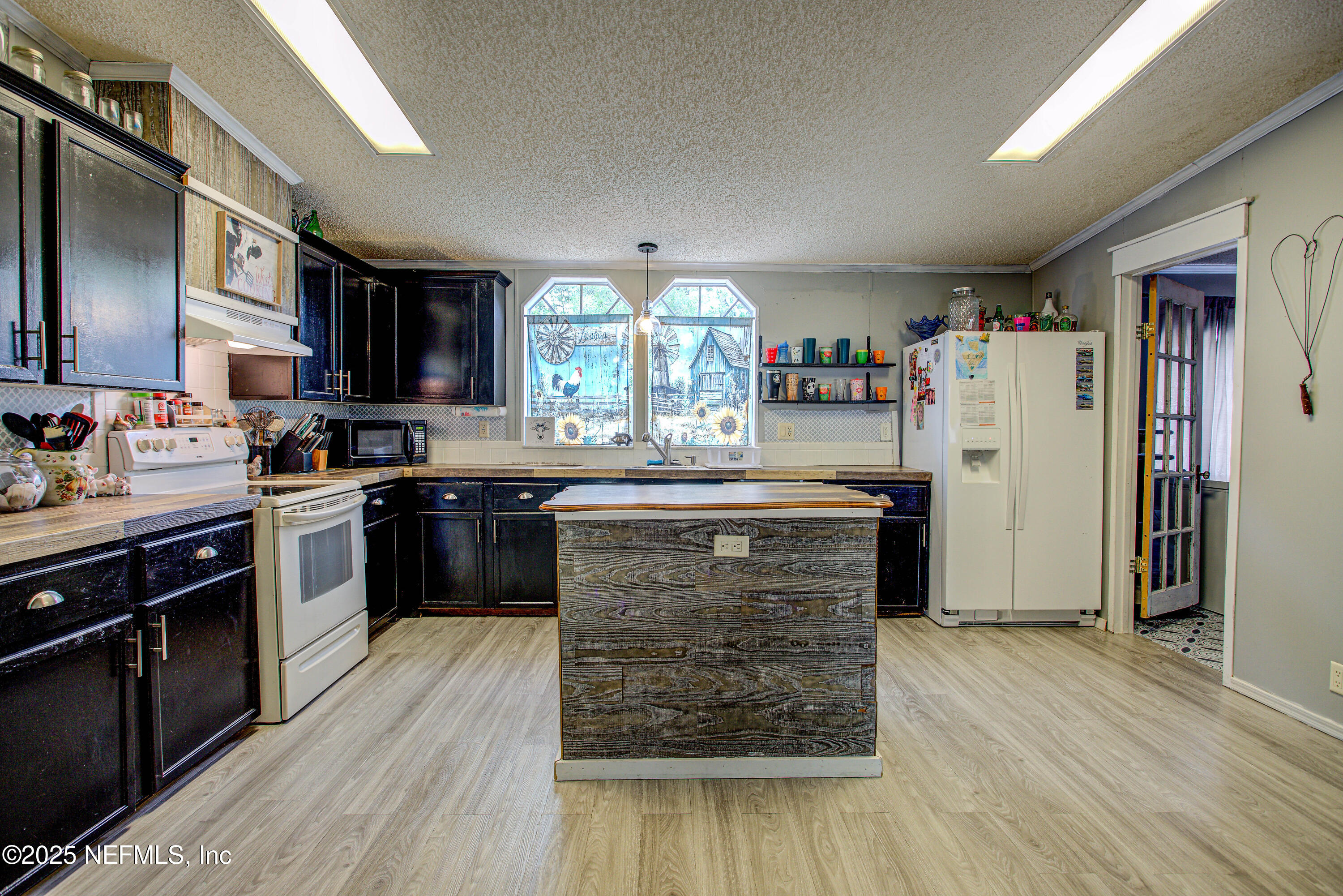 7630 Oak Forest Road Keystone Heights, FL 32656 - Photo 24 of 70 a kitchen with stainless steel appliances kitchen island granite countertop a stove and a refrigerator