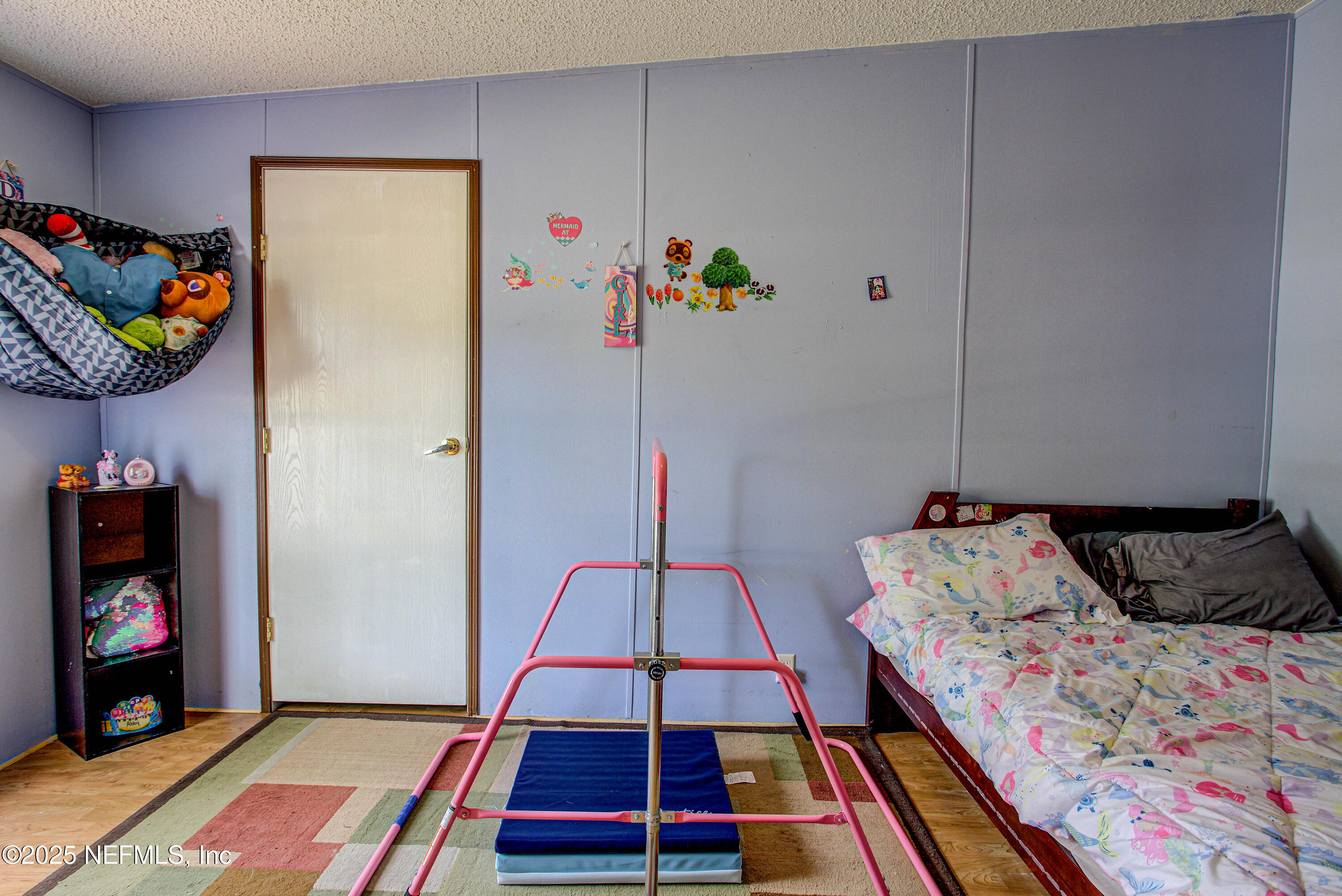 7630 Oak Forest Road Keystone Heights, FL 32656 - Photo 26 of 70 a room with a bed and a potted plant