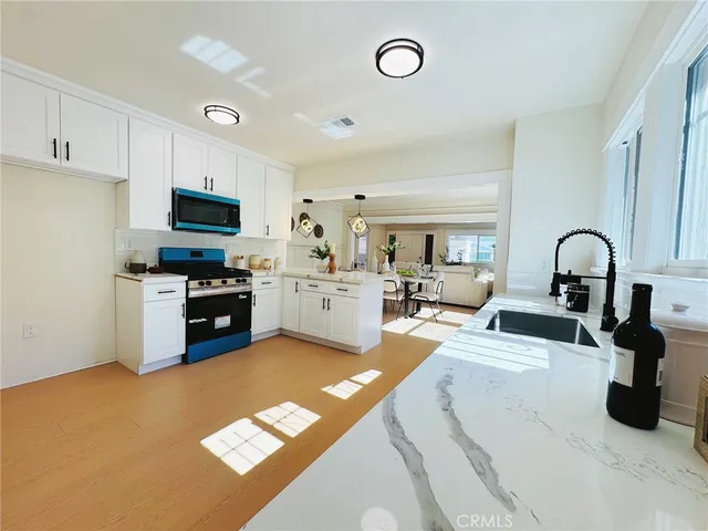 $899,000 | 4715 5th Avenue, Los Angeles, CA 90043