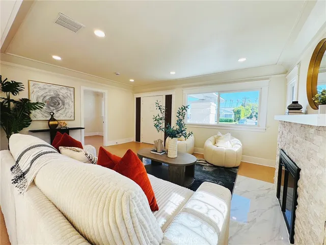 $899,000 | 4715 5th Avenue, Los Angeles, CA 90043