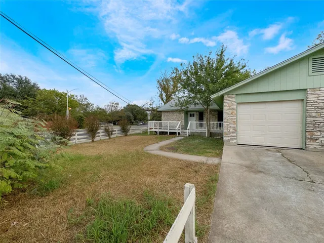 $2,100 | 2017 Greenbrook Parkway, Unit B, Austin, TX 78723