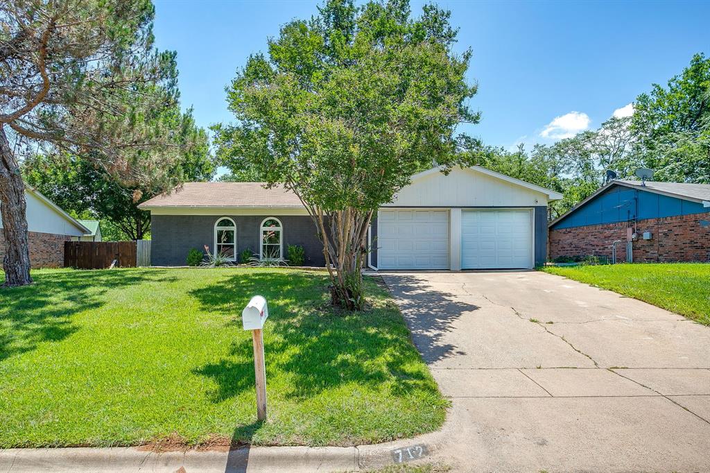 712 Poe Street Azle, TX 76020 - Photo 4 of 33
