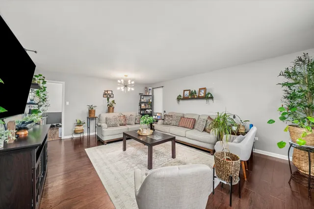 $255,000 | 19404 Wildwood Avenue, Lansing, IL 60438