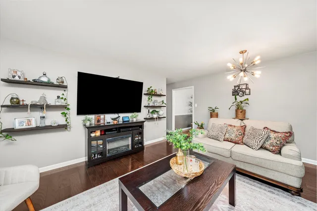 $255,000 | 19404 Wildwood Avenue, Lansing, IL 60438