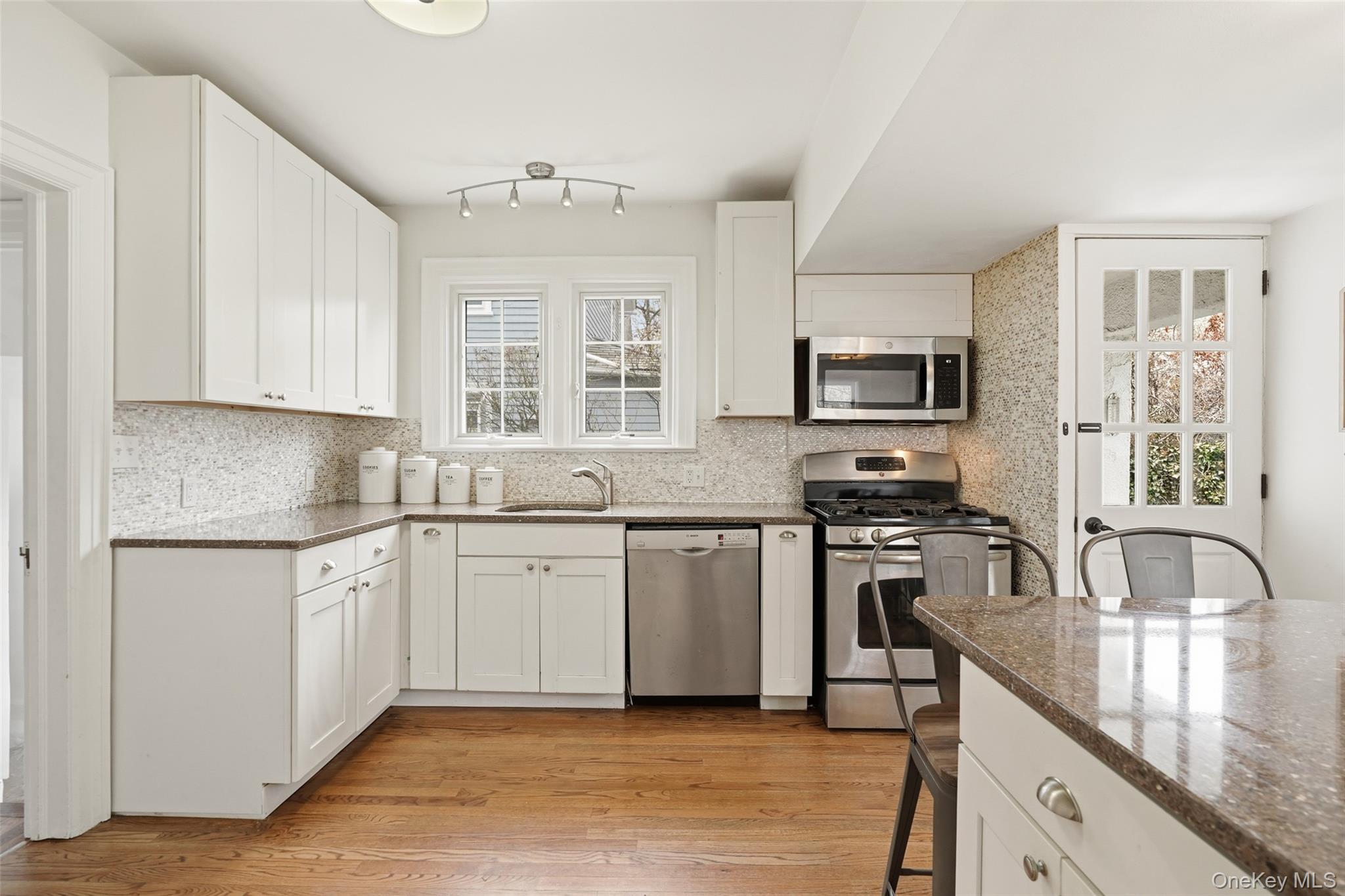 22 Brookdale Place Rye, NY 10580 - Photo 11 of 28 Kitchen featuring an eat-in island, stainless appliances