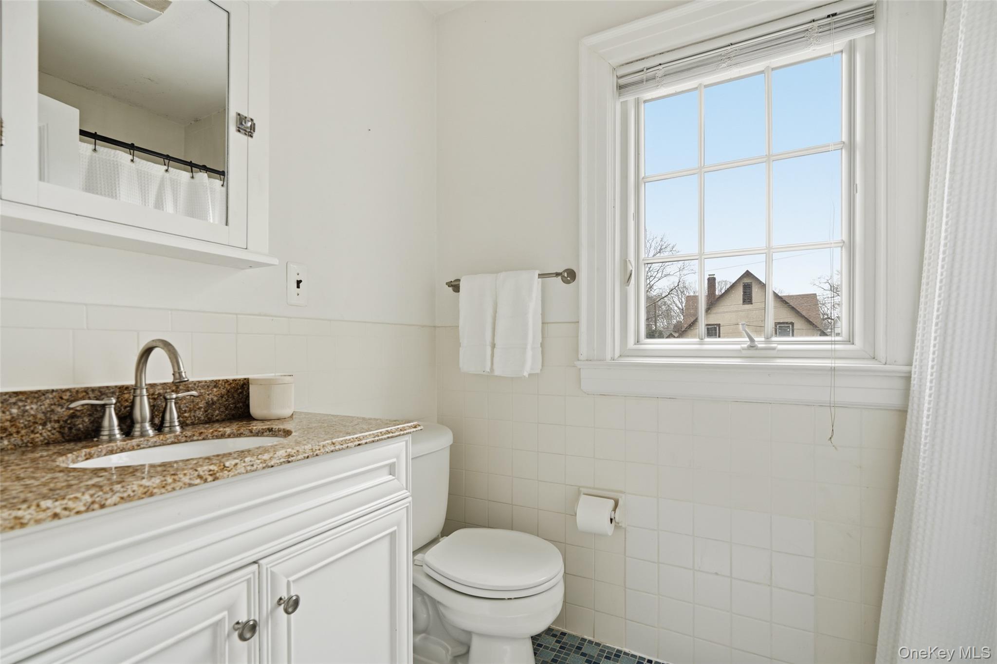 22 Brookdale Place Rye, NY 10580 - Photo 14 of 28 2nd floor full bath