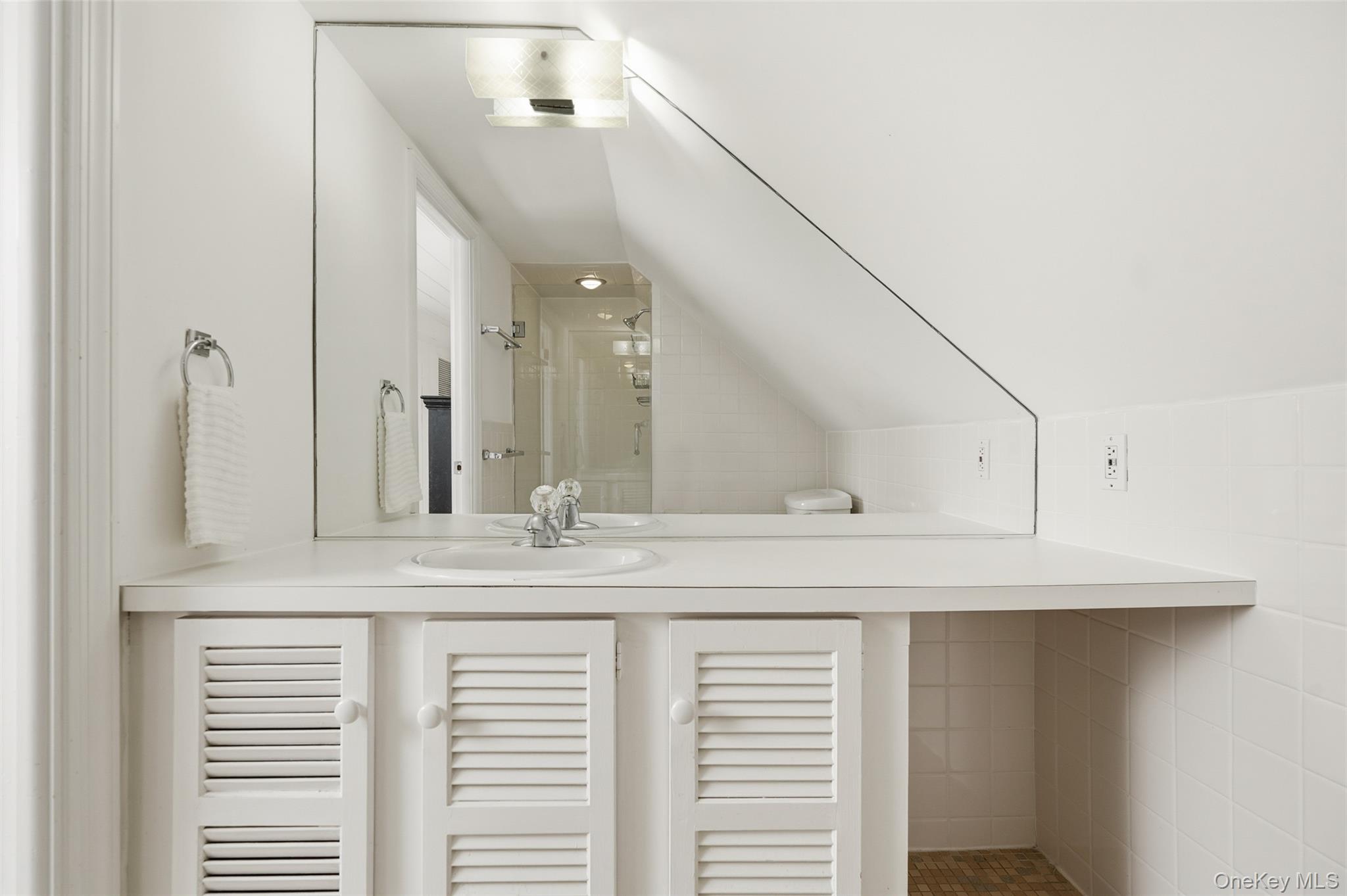 22 Brookdale Place Rye, NY 10580 - Photo 19 of 28 3rd floor full bath