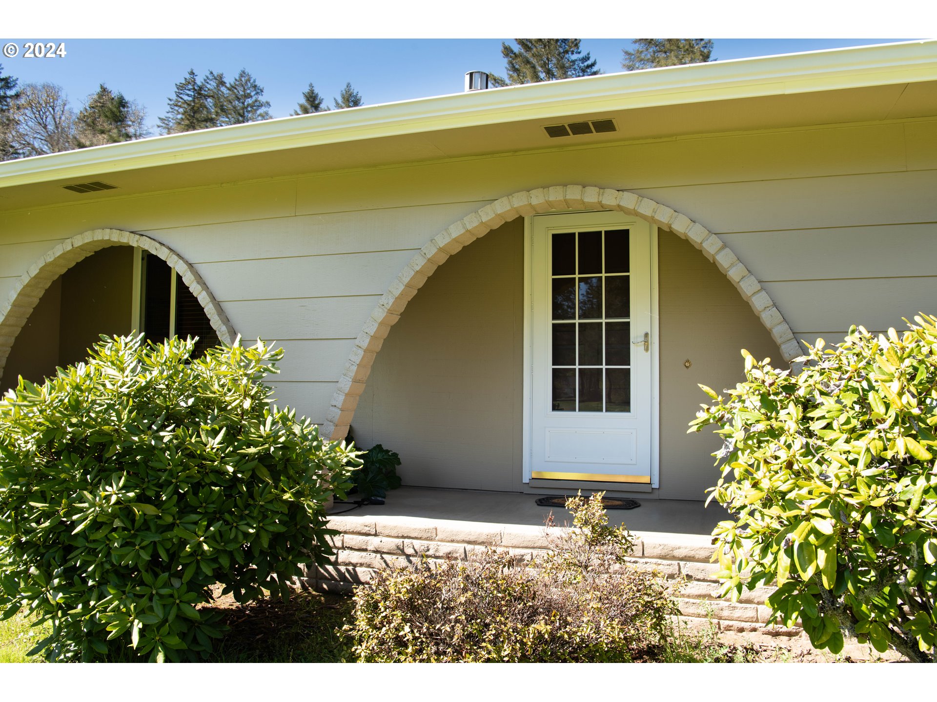 24185 Warthen Road Elmira, OR 97437 - Photo 4 of 31 Gallery Image 4