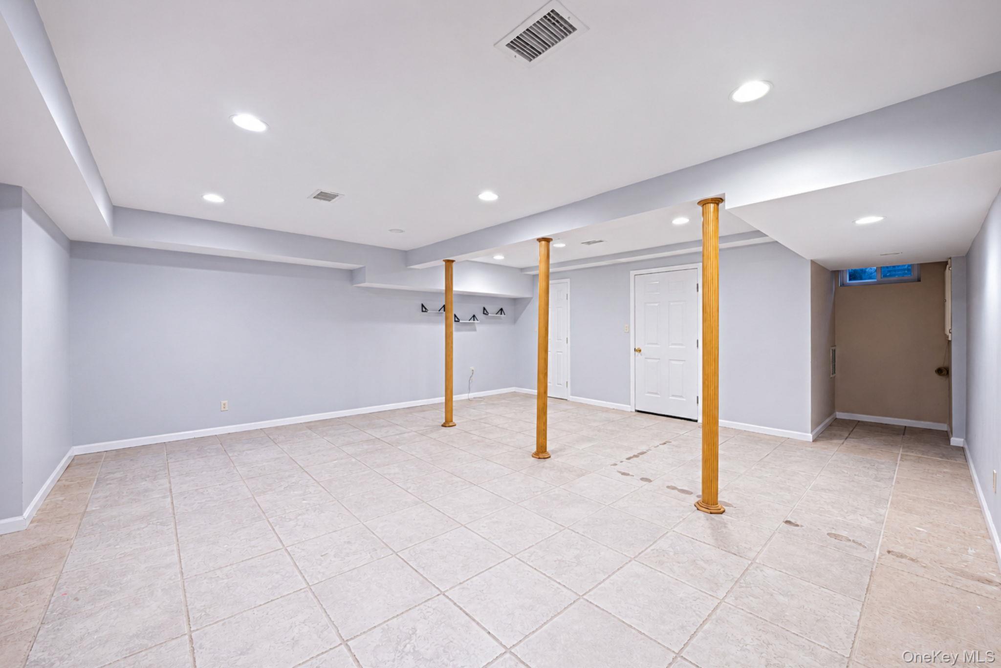 101 Raspberry Court Melville, NY 11747 - Photo 37 of 44