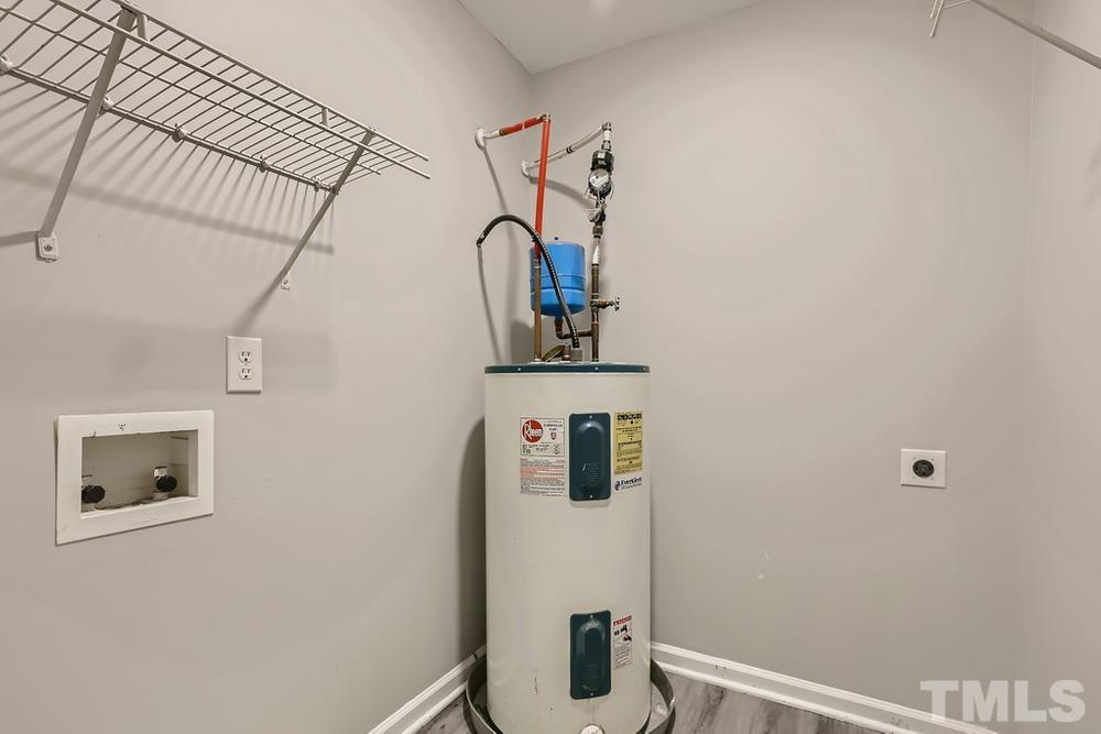 8610 Neuse Landing Lane, Unit 109 Raleigh, NC 27616 - Photo 20 of 28 a bathroom with a shower and mirror