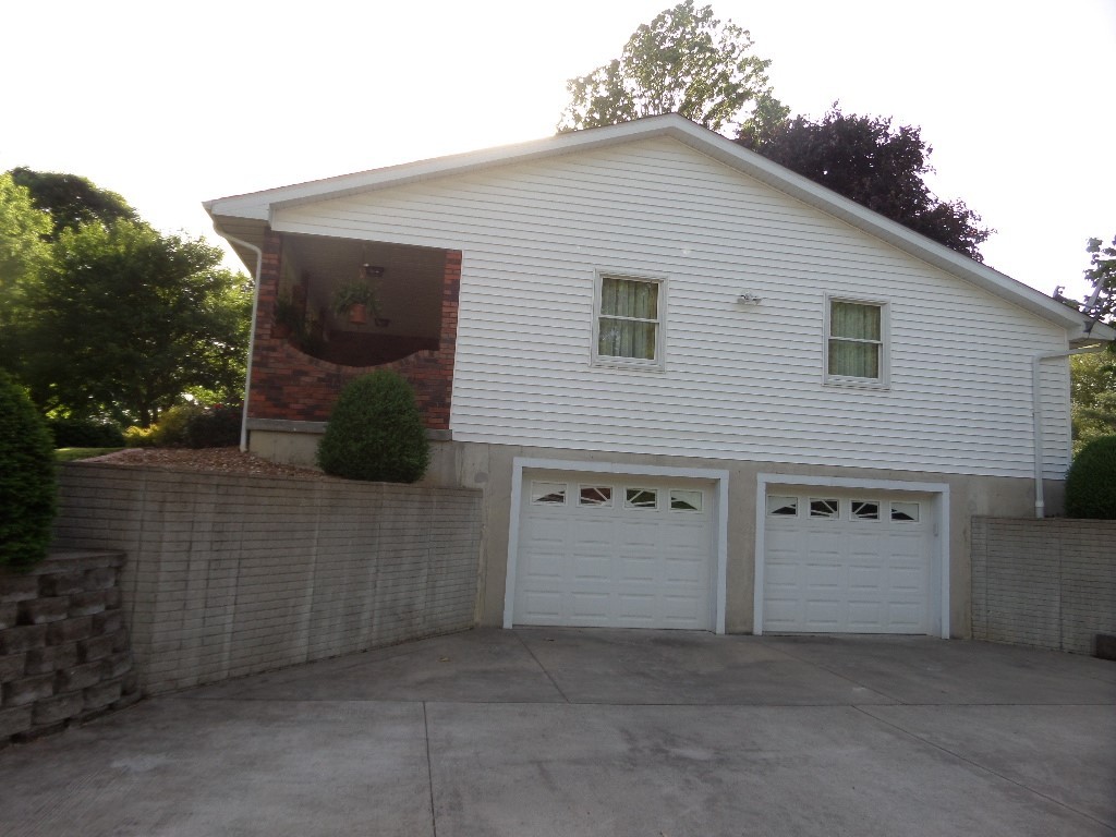 7935-e 225n County Road Charleston, IL 61920 - Photo 3 of 34