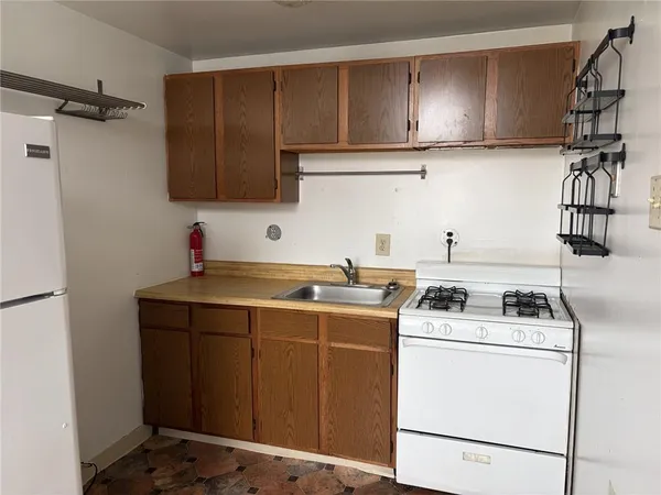 a view of a window in an empty room