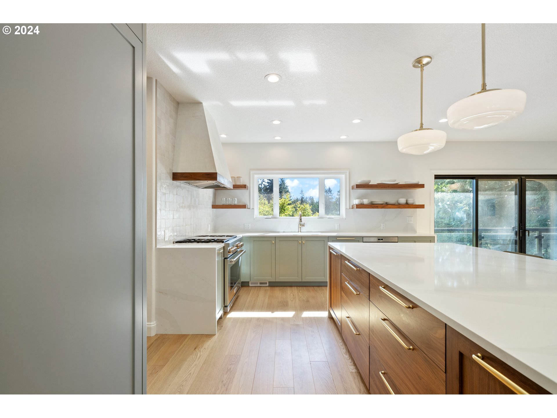 1430 Southwest Highland Road Portland, OR 97221 - Photo 12 of 37 Kitchen