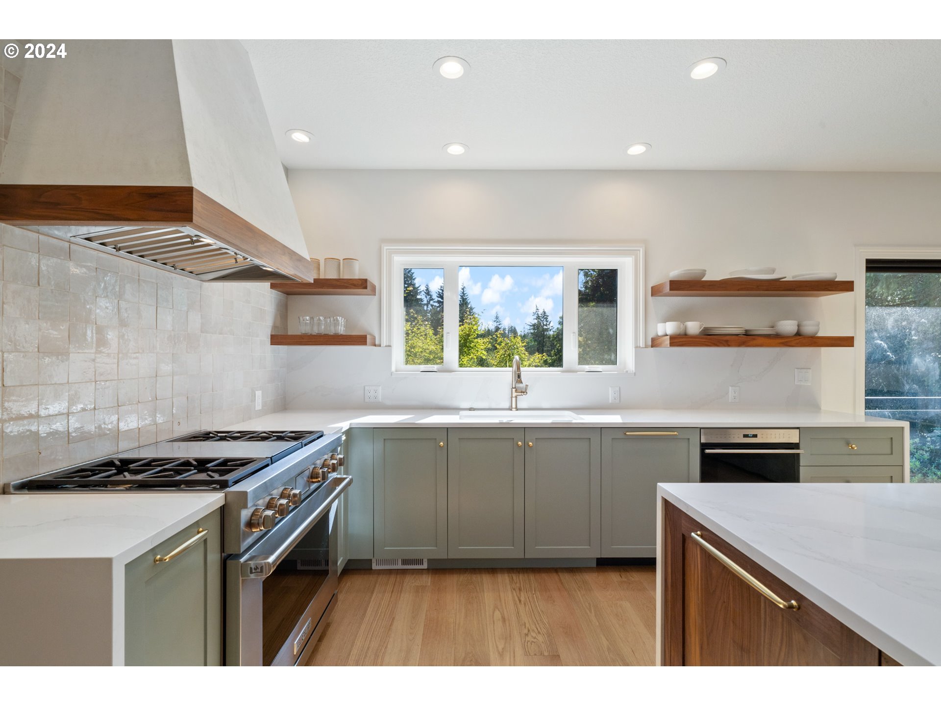 1430 Southwest Highland Road Portland, OR 97221 - Photo 14 of 37 Kitchen