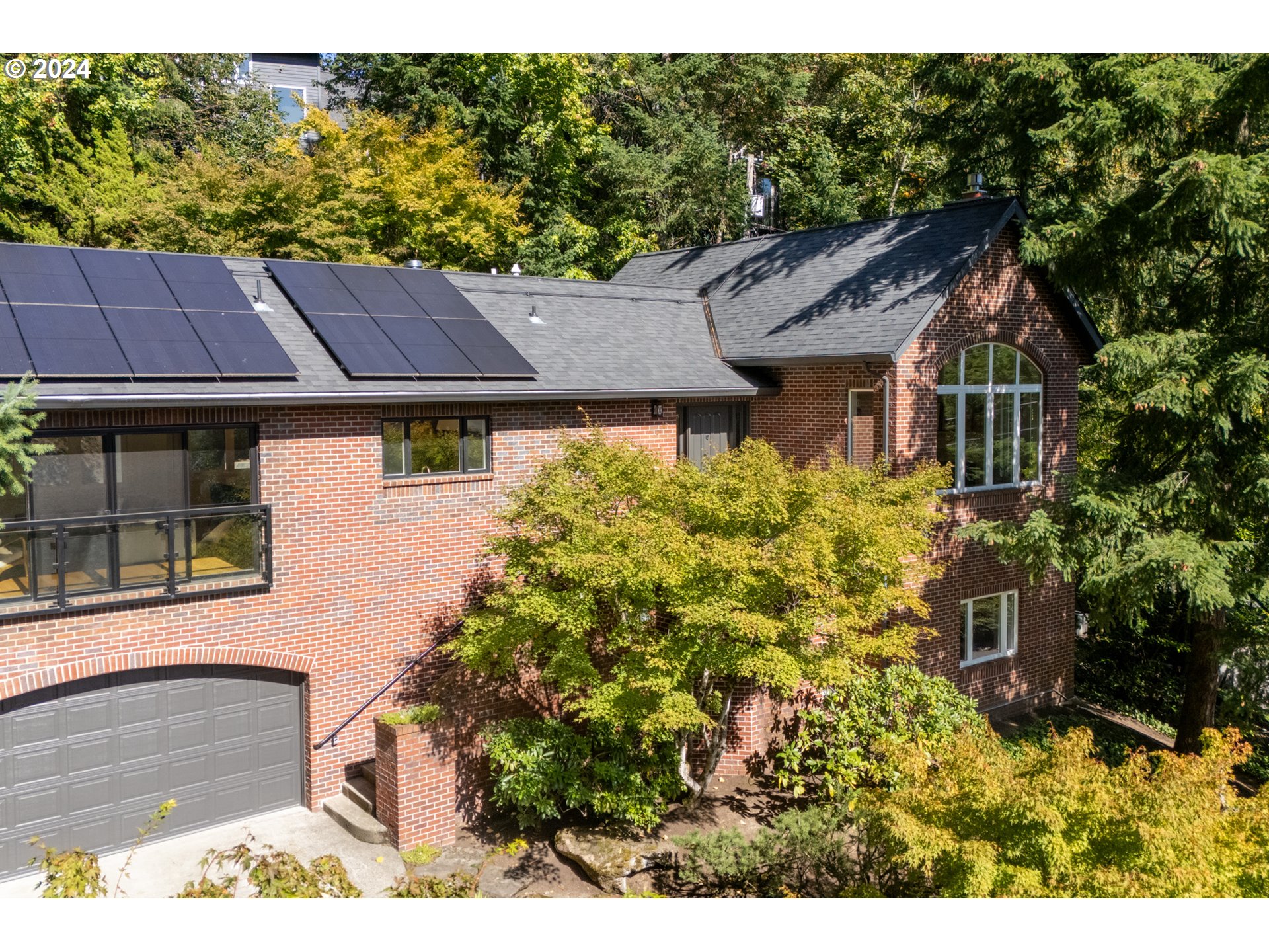 1430 Southwest Highland Road Portland, OR 97221 - Photo 2 of 37 Gallery Image 2