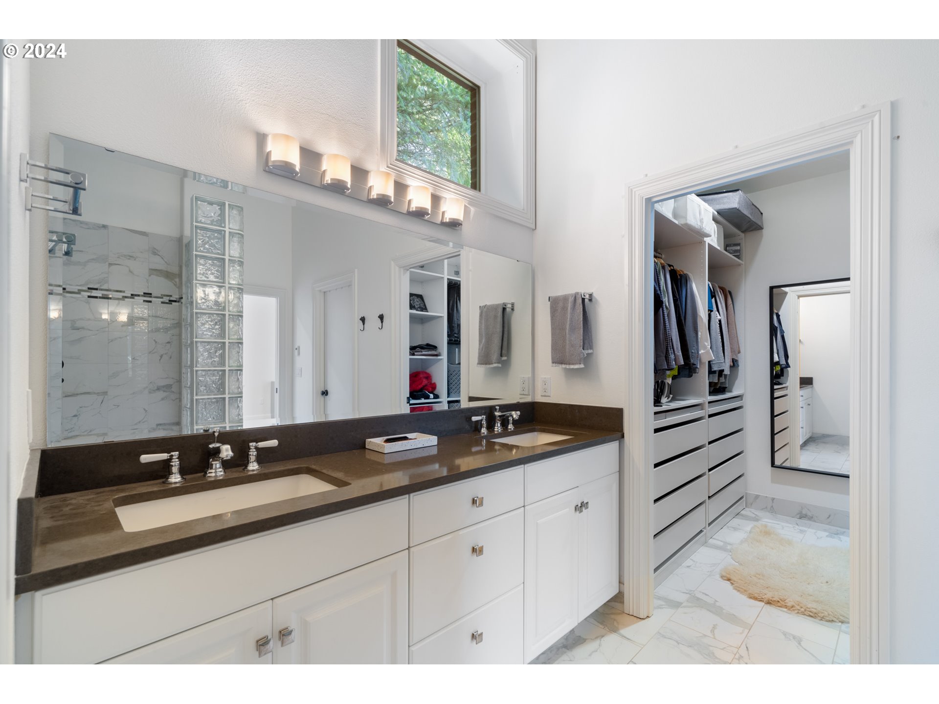 1430 Southwest Highland Road Portland, OR 97221 - Photo 21 of 37 Attached Bathroom #1