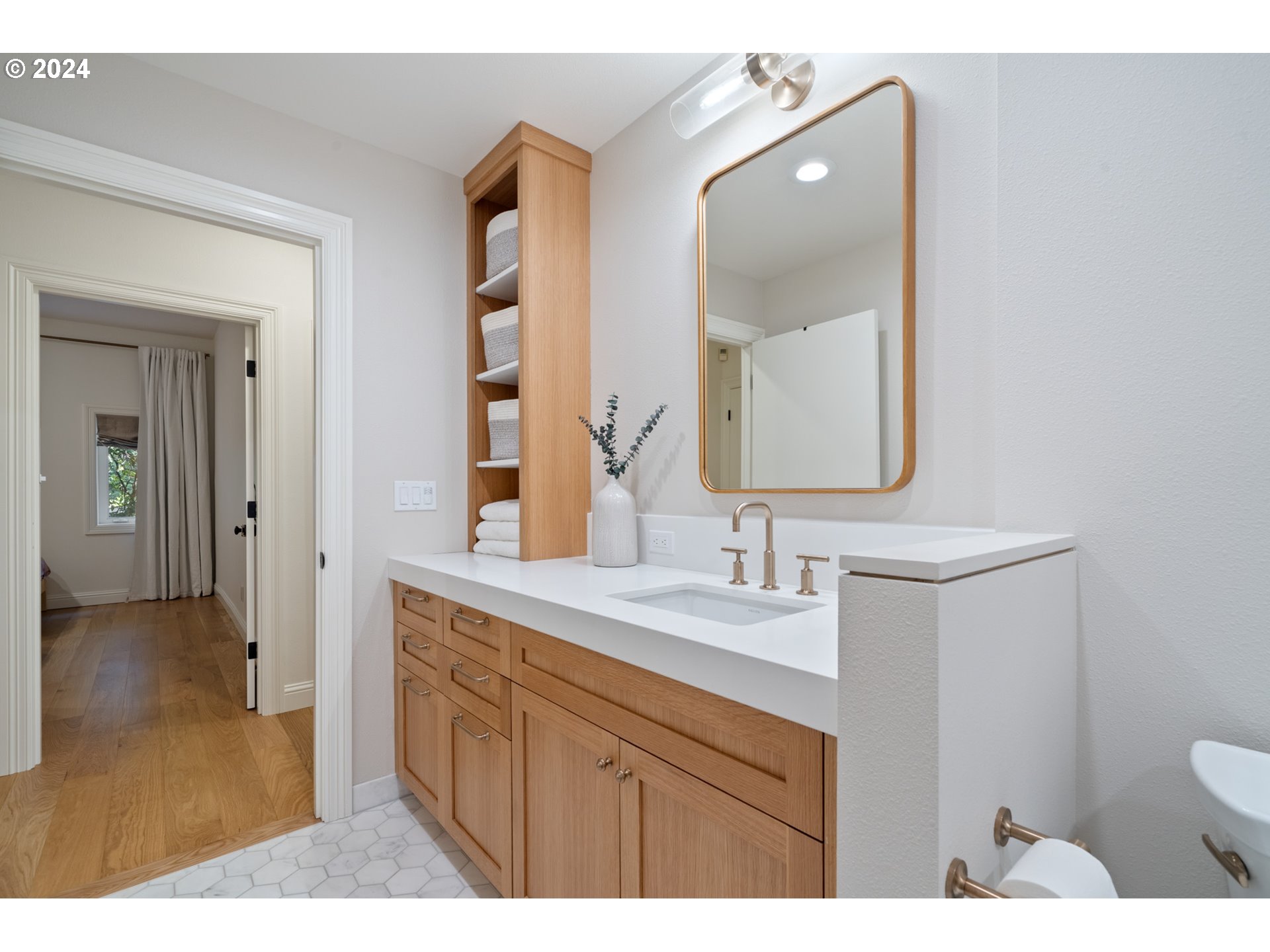 1430 Southwest Highland Road Portland, OR 97221 - Photo 25 of 37 Bathroom