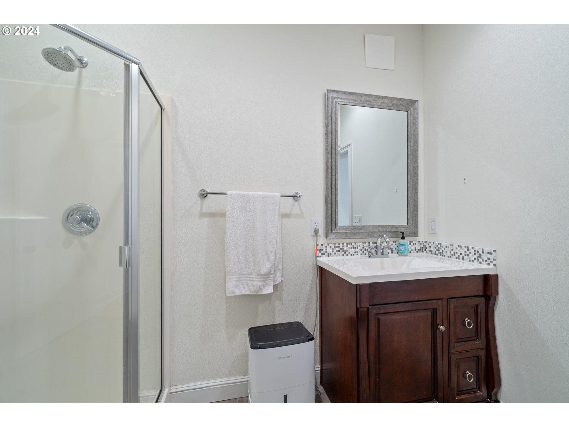 1430 Southwest Highland Road Portland, OR 97221 - Photo 34 of 37 Bathroom