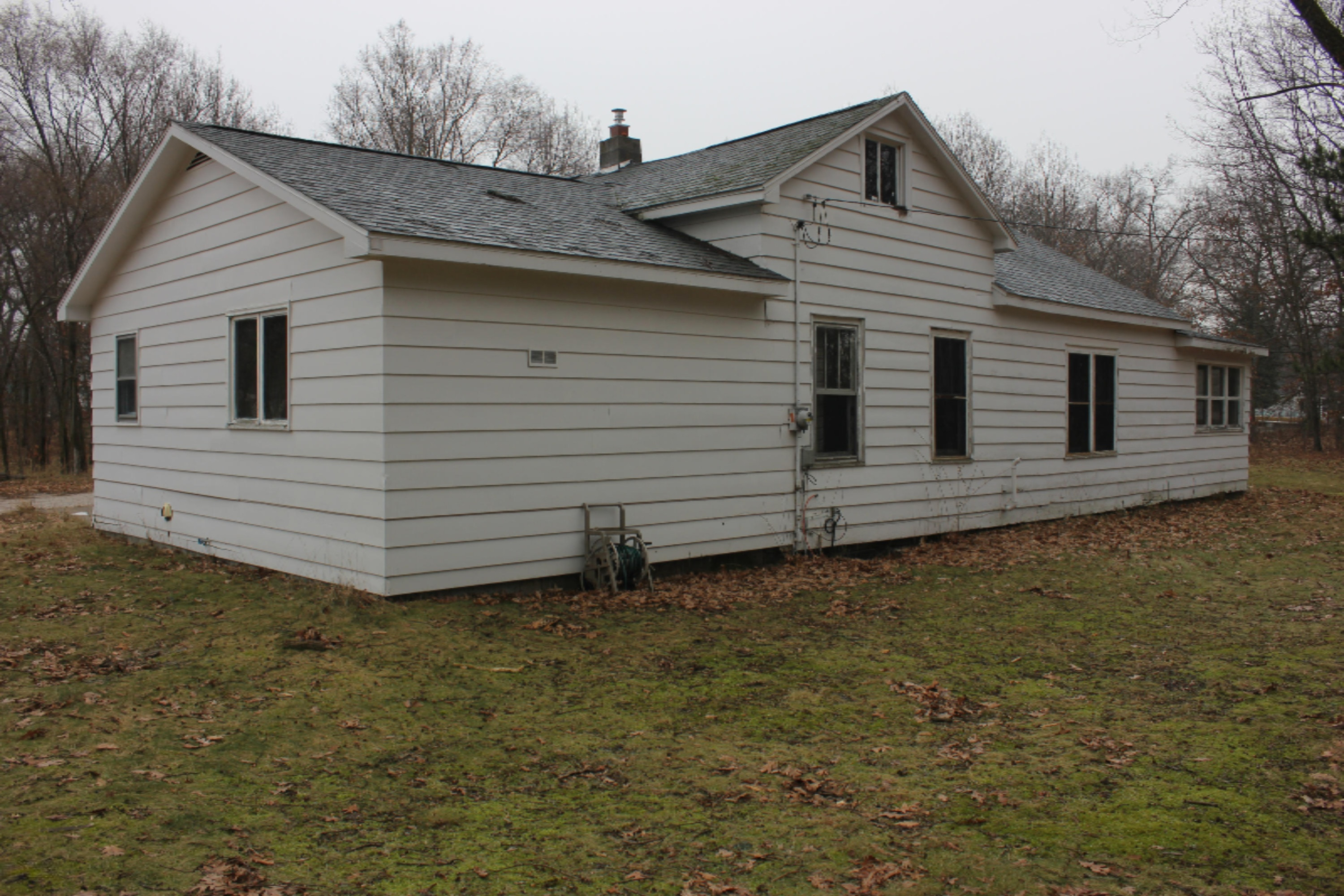 1431 Carr Road Muskegon, MI 49442 - Photo 3 of 14 IMG_9811