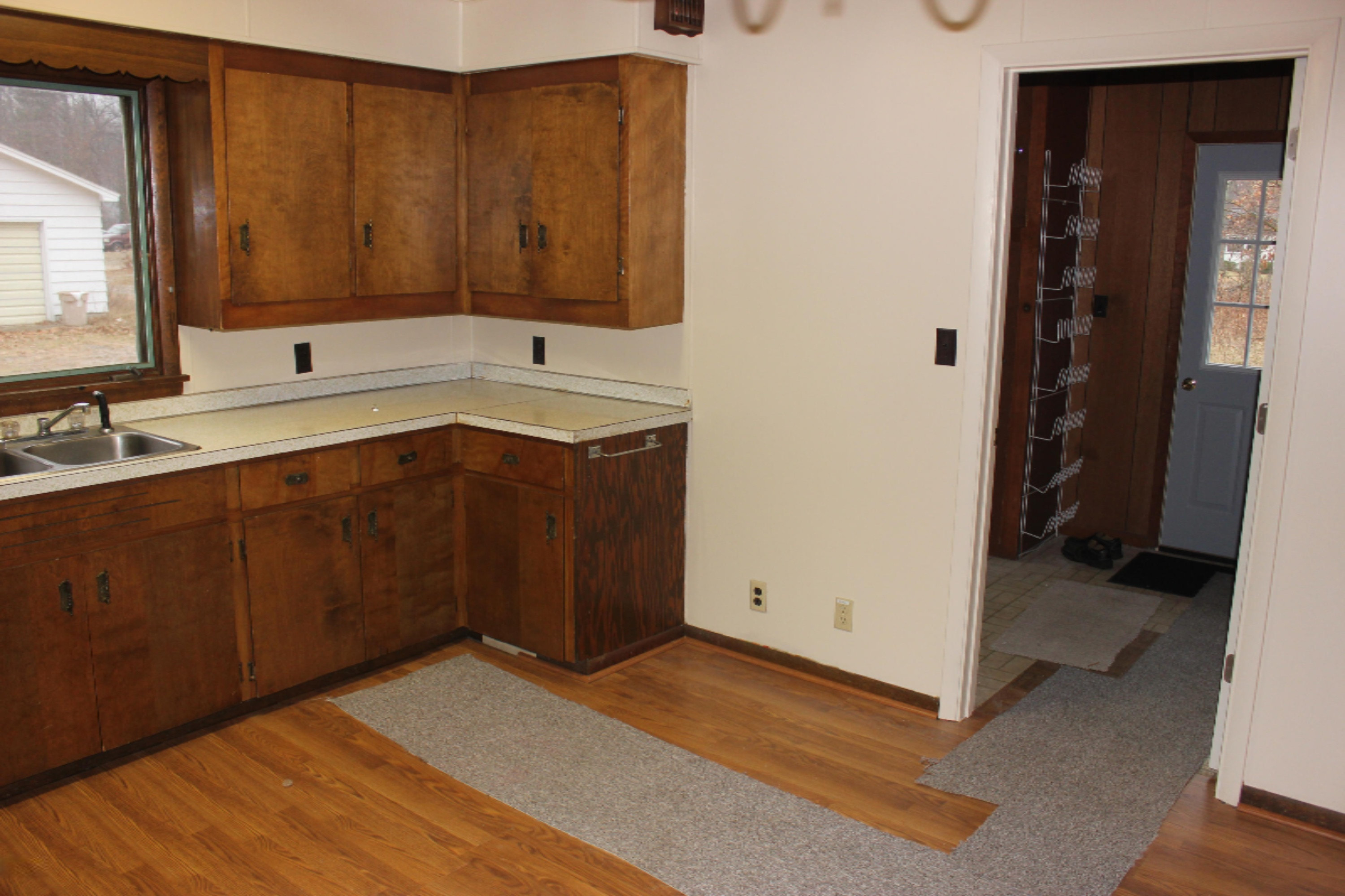 1431 Carr Road Muskegon, MI 49442 - Photo 5 of 14 IMG_9806