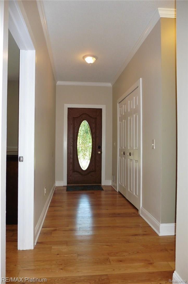 4884 Hinchey Road Howell, MI 48843 - Photo 6 of 39 Foyer.JPG