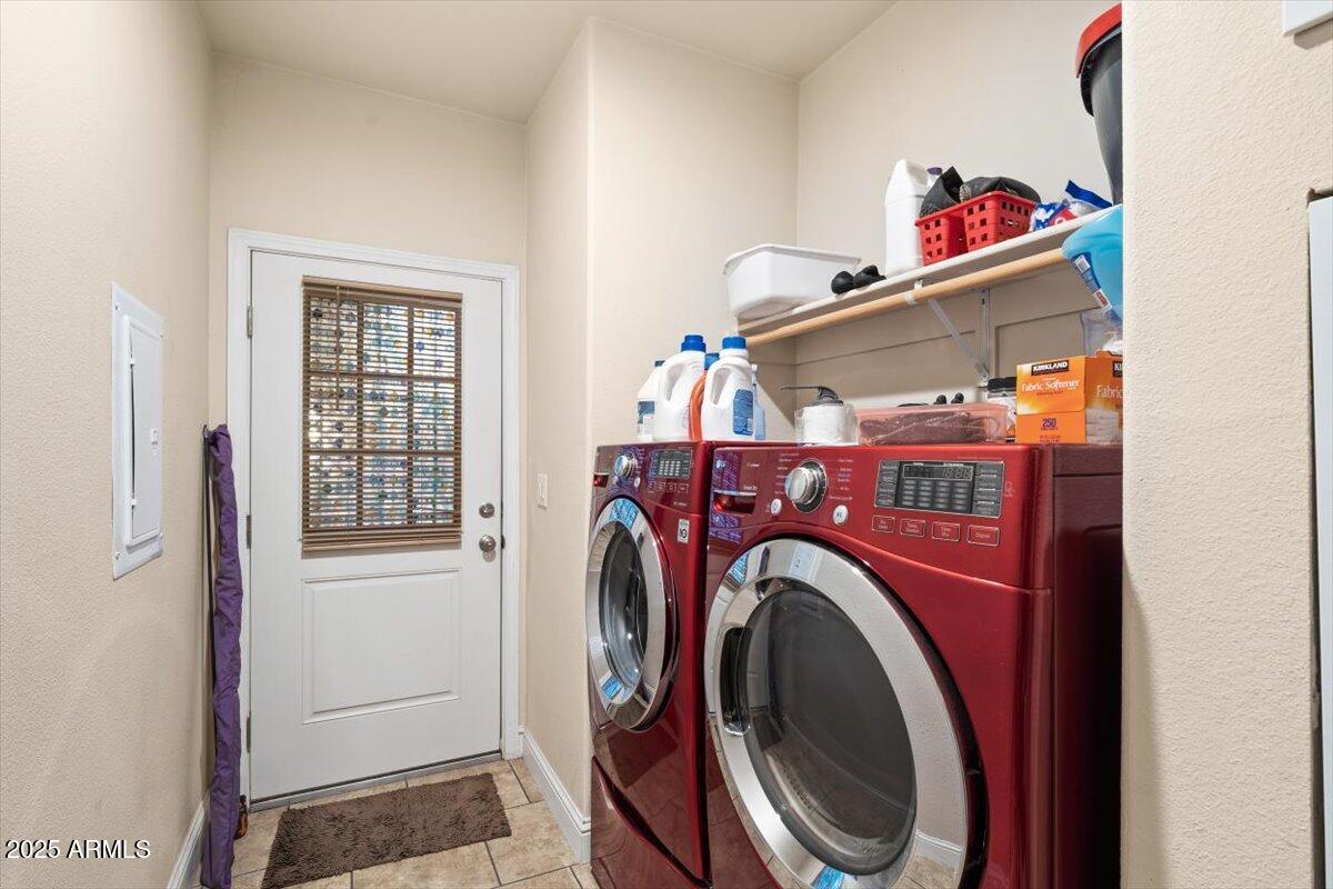 126 South Hilton Road Apache Junction, AZ 85119 - Photo 12 of 14 21-Laundry Room