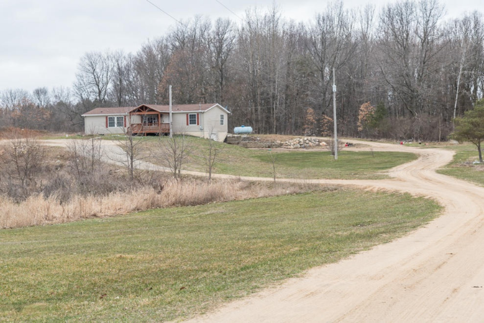 3805 Lucas Road Bellevue, MI 49021 - Photo 35 of 36 DSC_6844