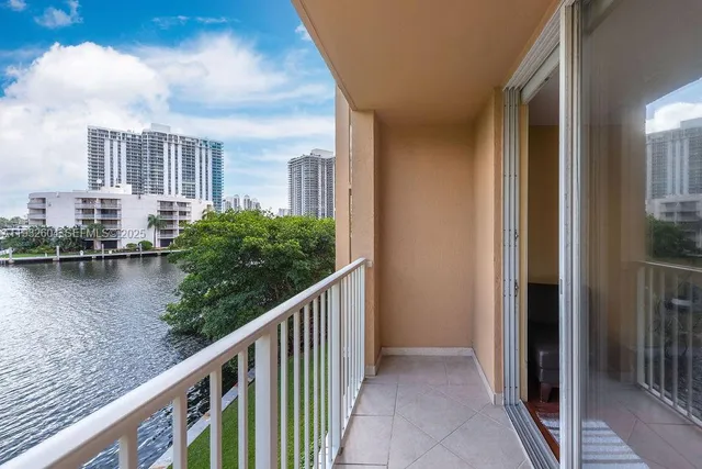 $2,800 | 19999 East Country Club Drive, Unit 1302, Aventura, FL 33180